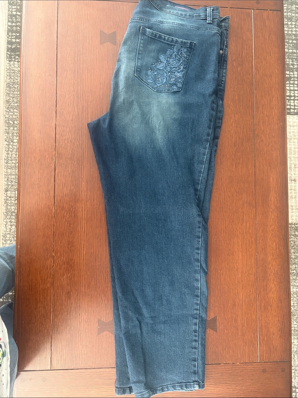 Gloria Vanderbilt, Amanda jeans with floral pockets